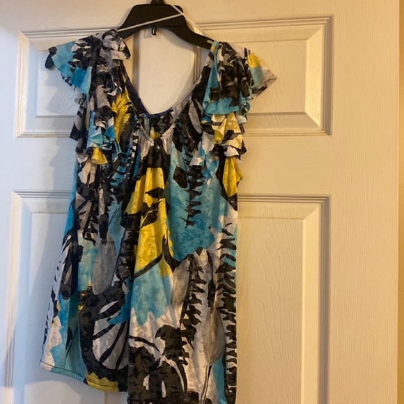 Size M top - Picture 1 of 2